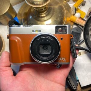 Retro Look 4K Ultra HD Digital Camera 16x Zoom Autofocus MicroSD Card & Battery